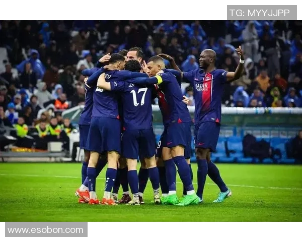 FIFA足球世界欧冠激战球星风采揭秘与精彩对决分析