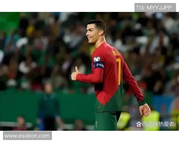 足球巨星赛场外欢乐时刻恶搞队友笑料不断全队气氛轻松愉快